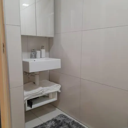 Modern 2 Bedroom Apartment In Chapel Towers - Beautiful Table Mountain View Cape Town Exterior photo