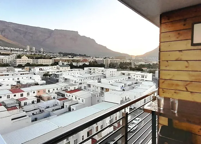 Modern 2 Bedroom Apartment In Chapel Towers - Beautiful Table Mountain View