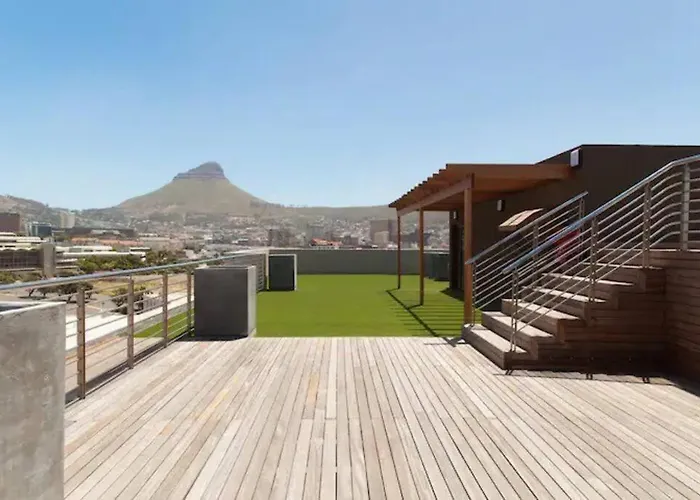 Modern 2 Bedroom Apartment In Chapel Towers - Beautiful Table Mountain View