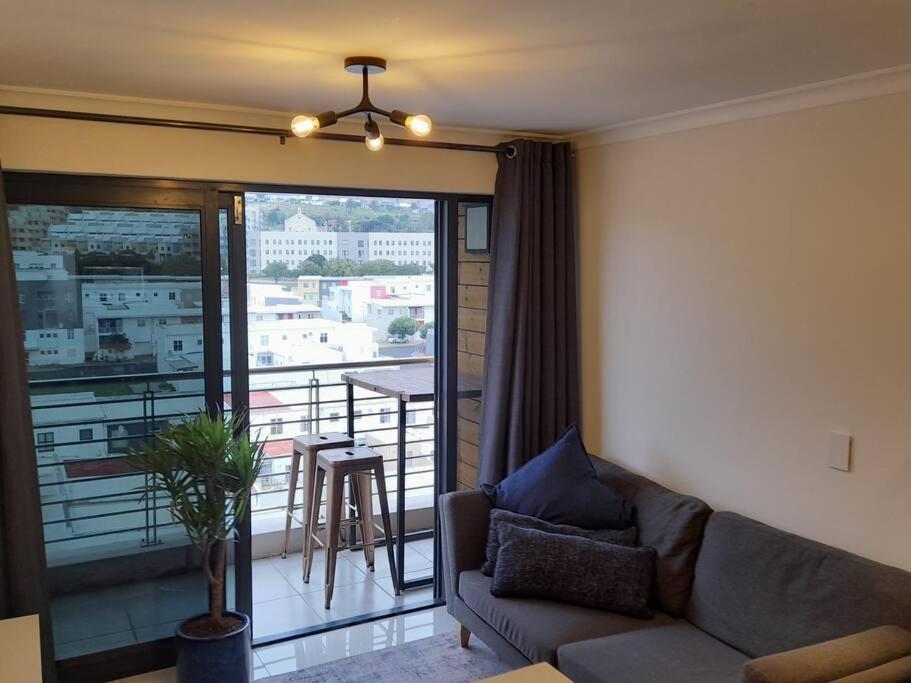 Modern 2 Bedroom In Chapel Towers - Beautiful Table Mountain View