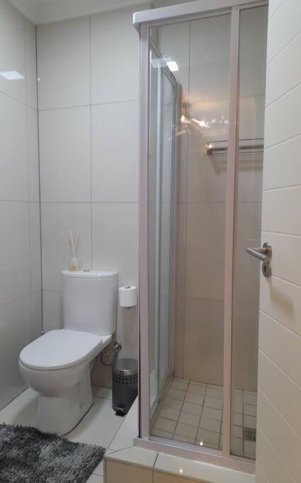 Modern 2 Bedroom In Chapel Towers - Beautiful Table Mountain View