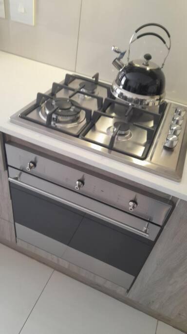 Modern 2 Bedroom In Chapel Towers - Beautiful Table Mountain View Apartment Cape Town