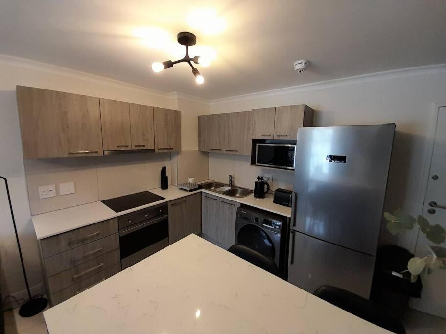 Modern 2 Bedroom In Chapel Towers - Beautiful Table Mountain View *