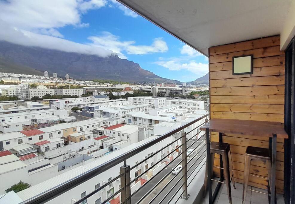 Modern 2 Bedroom In Chapel Towers - Beautiful Table Mountain View * Cape Town